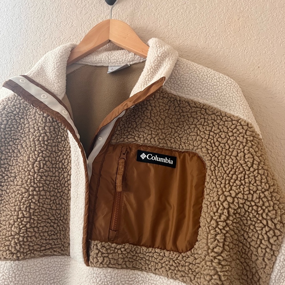 Columbia Women's Lodge Sherpa Pullover Quarter Zip in the "Chalk/Beach" - Picture 5 of 12